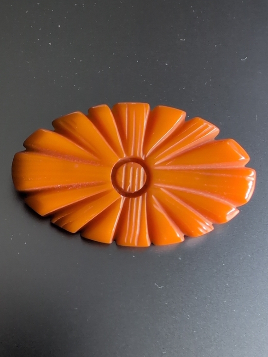 Bakelite flower brooch main image 8
